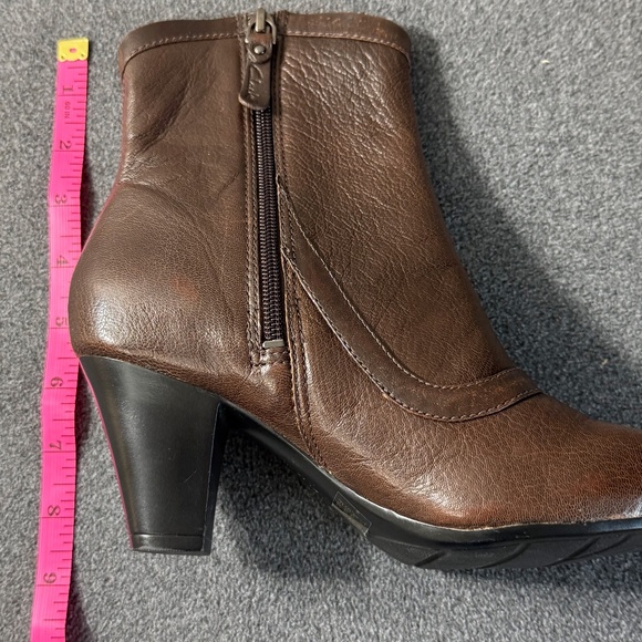 Clarks Bendables Brown Leather Zip Up Ankle Bootie Women’s Size 6 1/2 M - Picture 10 of 10